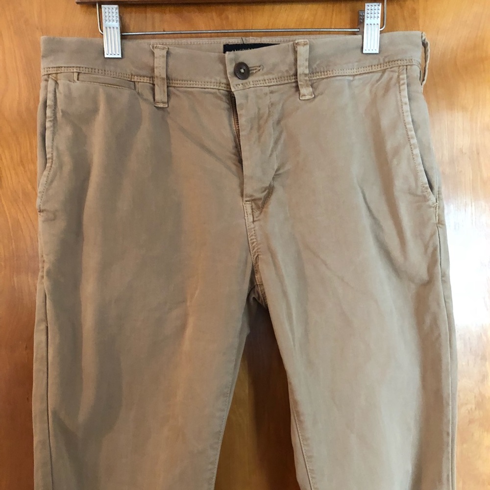 American Eagle Outfitters Men’s skinny khakis
